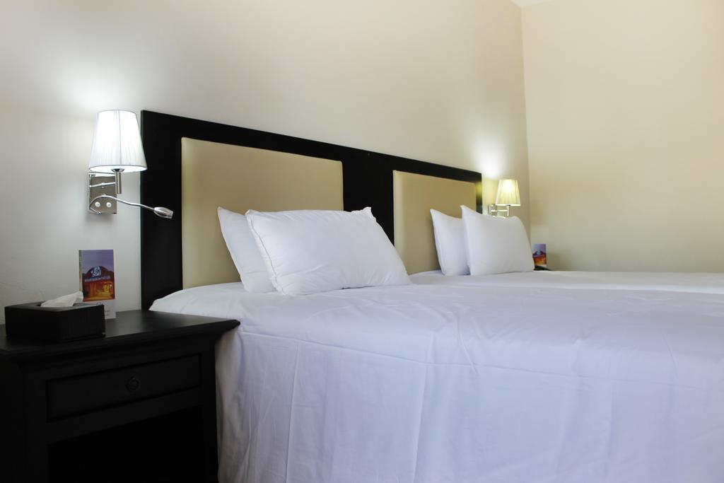 The George Hotel Манзини Екстериор снимка