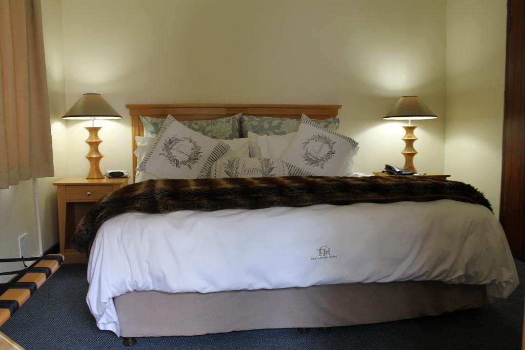 The George Hotel Манзини Екстериор снимка
