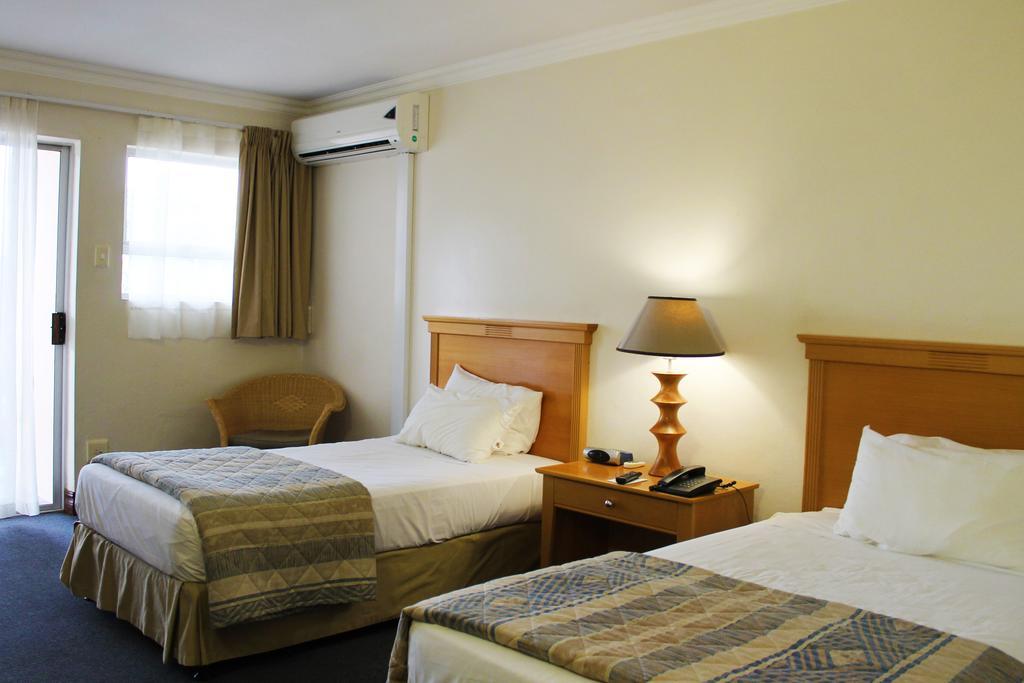 The George Hotel Манзини Екстериор снимка