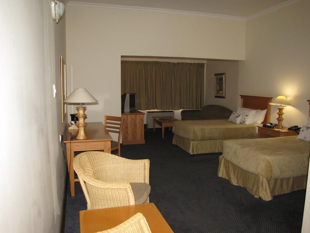 The George Hotel Манзини Екстериор снимка