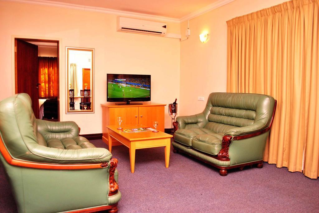 The George Hotel Манзини Екстериор снимка